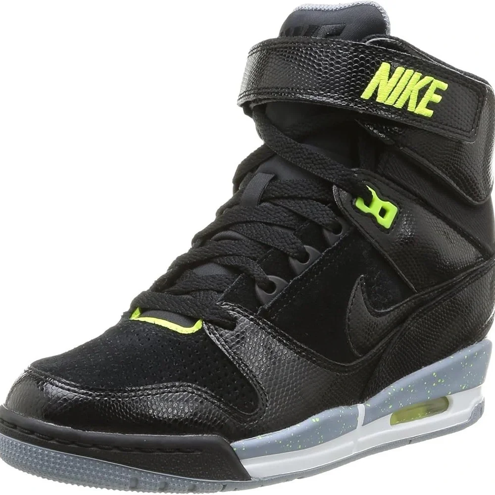 Nike Women’s Sneakers - Picture 2 of 8